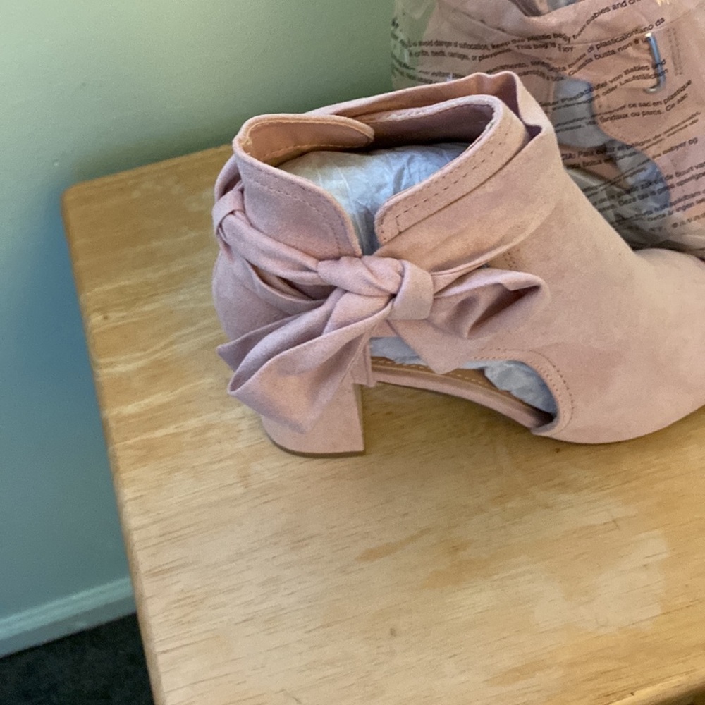 Ladies booties - Picture 2 of 5